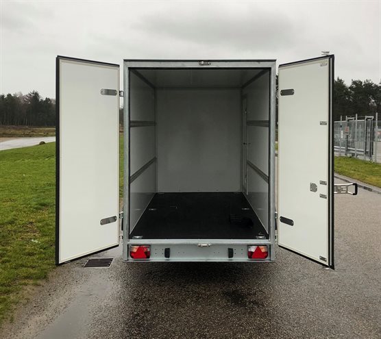 F.1336 New Line cargo trailer med døre og sidedør