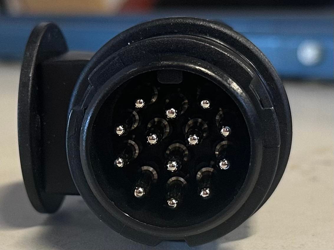 Adattatore Presa Rimorchio Ring Automotive - Da 12 Poli A 13 Poli (A0039)