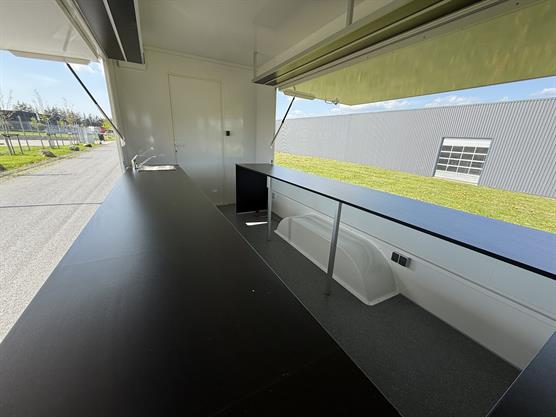 Mobil luksus udskænkningsvogn med tre salgsåbninger