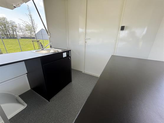 Mobil luksus udskænkningsvogn med indgangsdør i bagende