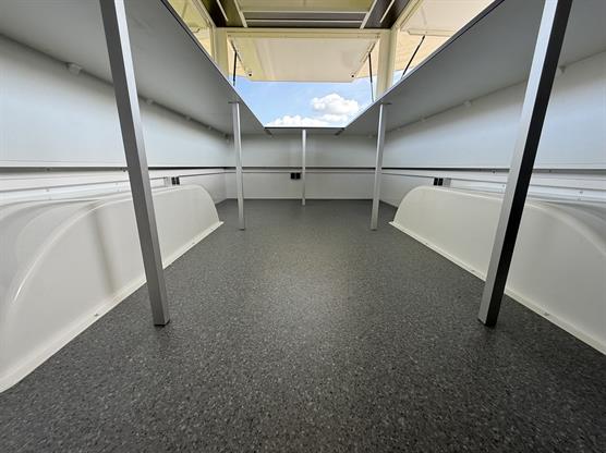 Mobil luksus udskænkningsvogn med opbevaringsplads under salgsdiske