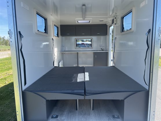 TP 360-1300 Sport Transport Cargo med seng