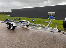 P.2015 bådtrailer m/superruller og spindel sideruller